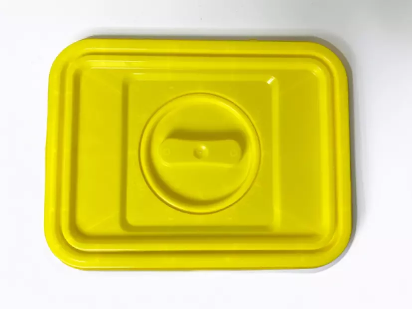 PP REC NÁDOBA 30 L ČERNÁ UN 3H2//S KÓNICKÁ 400 X 300 X 330 MM VČETNĚ ŽLUTÉHO VÍKA ÚCHOP+OTVOR(2)