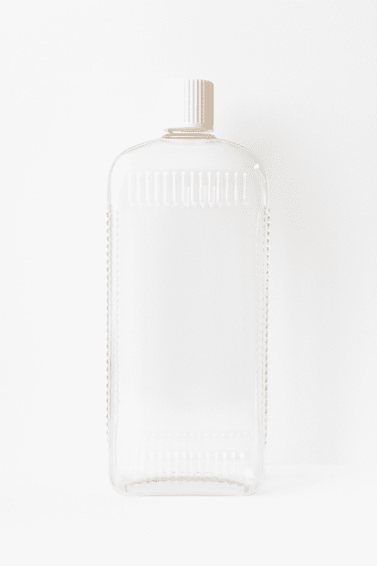 FĽAŠA 1000 ML PVC UZKOHRDLÁ ČIRÁ ČTYŘHRANNÁ BEZ UZÁVERU - MIERNE POŠKRÁBANÉ(2)