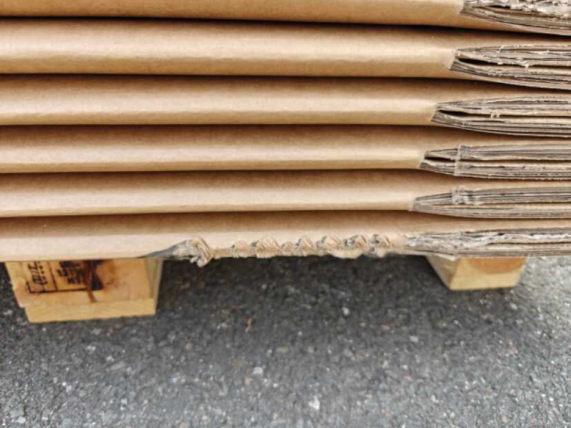 KARTON UN 4GV/X160/X140/S/ 770 X 570 X 550 MM POŠKOZENÝ(4)
