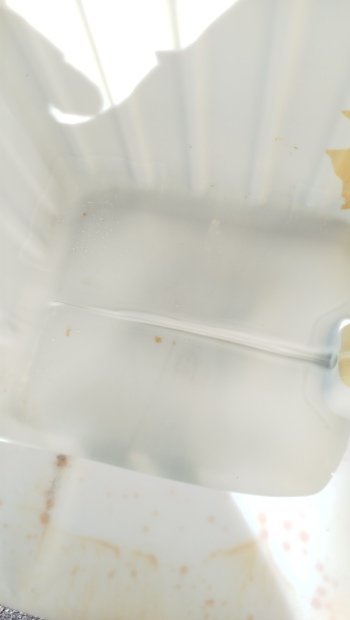 Použitá vnitřní plastová nádoba s horním výřezem(5)