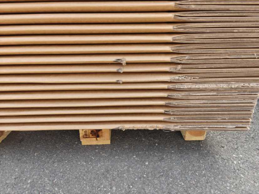 KARTON UN 4GV/X160/X140/S/ 770 X 570 X 550 MM POŠKOZENÝ(2)